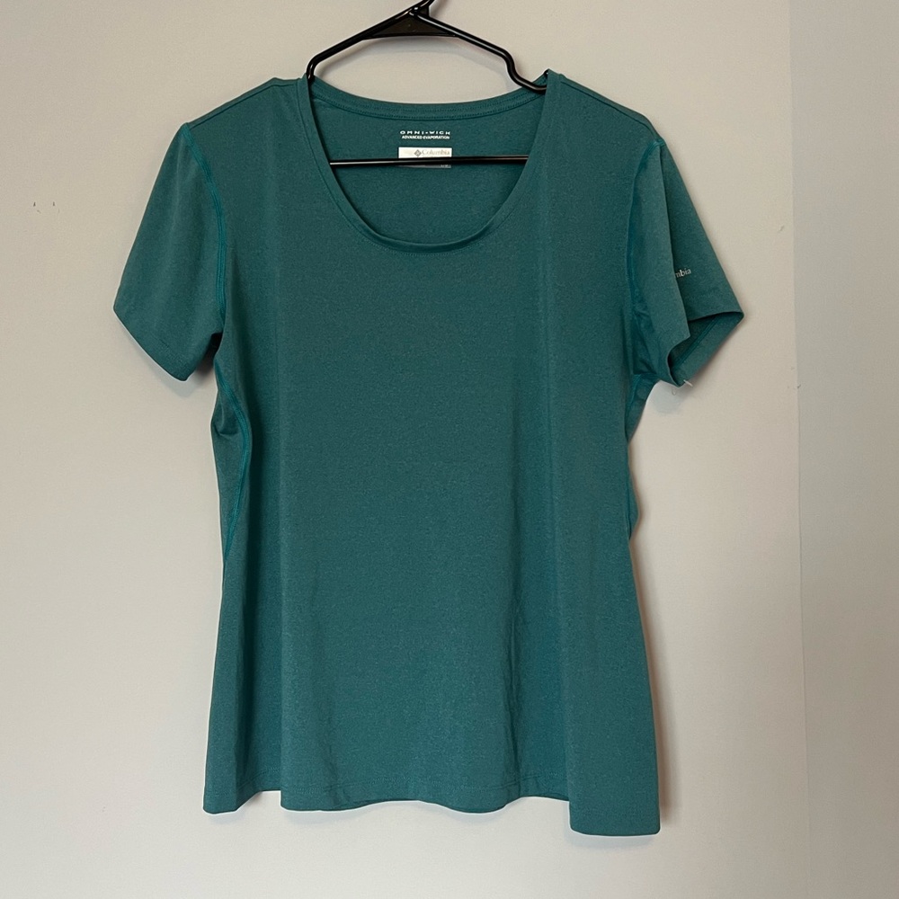 NWOT Columbia tee
